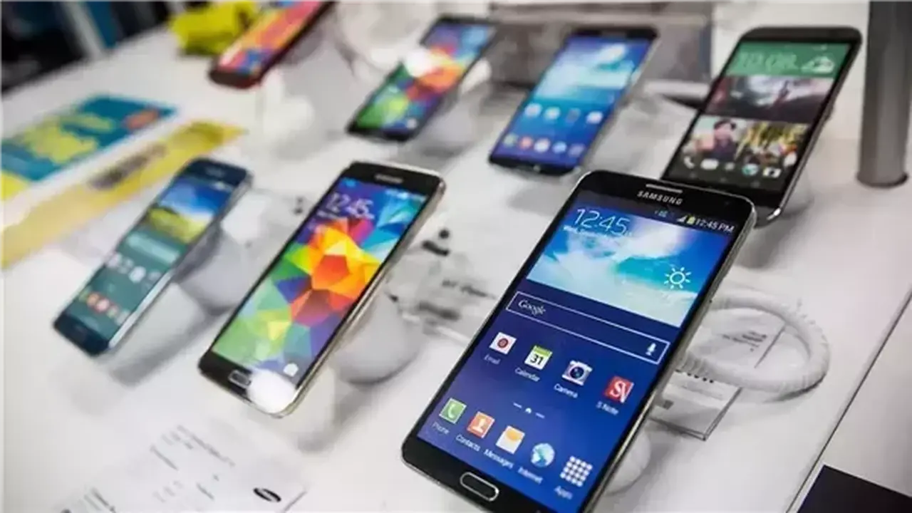 حقيقة الزيادة.. الغرف التجارية توضح مصير أسعار الهواتف المحمولة بعد إلغاء الإعفاء الجمركي